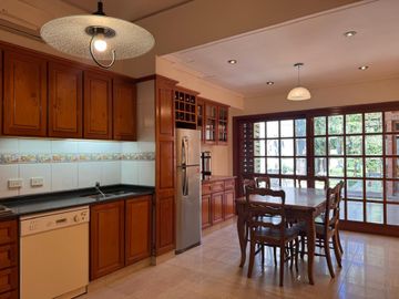 VENTA CASA 3 AMB C/QUINCHO Y PARQUE SANTOS LUGARES