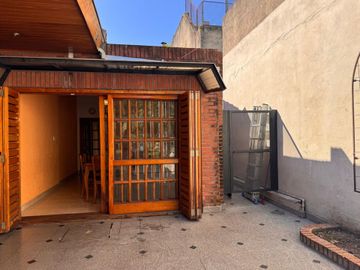 VENTA CASA 3 AMB C/QUINCHO Y PARQUE SANTOS LUGARES
