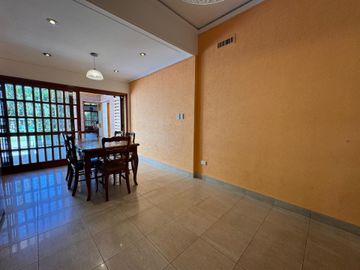 VENTA CASA 3 AMB C/QUINCHO Y PARQUE SANTOS LUGARES