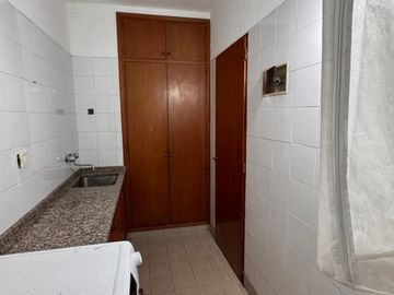 VENTA CASA 3 AMB C/QUINCHO Y PARQUE SANTOS LUGARES
