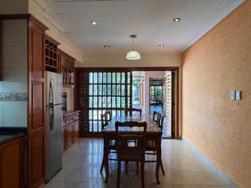 VENTA CASA 3 AMB C/QUINCHO Y PARQUE SANTOS LUGARES