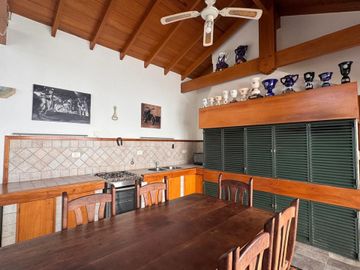 VENTA CASA 3 AMB C/QUINCHO Y PARQUE SANTOS LUGARES