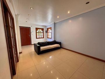 VENTA CASA 3 AMB C/QUINCHO Y PARQUE SANTOS LUGARES