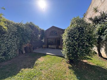 VENTA CASA 3 AMB C/QUINCHO Y PARQUE SANTOS LUGARES