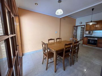 VENTA CASA 3 AMB C/QUINCHO Y PARQUE SANTOS LUGARES