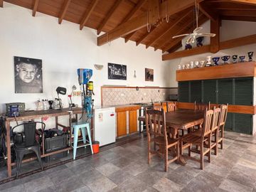 VENTA CASA 3 AMB C/QUINCHO Y PARQUE SANTOS LUGARES