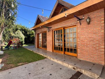VENTA CASA 3 AMB C/QUINCHO Y PARQUE SANTOS LUGARES