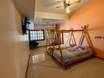 VENTA CASA 3 AMB C/QUINCHO Y PARQUE SANTOS LUGARES