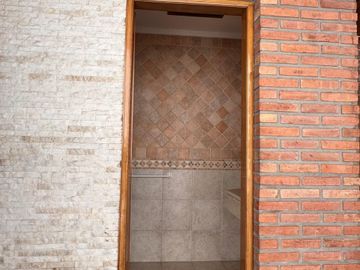 VENTA CASA 3 AMB C/QUINCHO Y PARQUE SANTOS LUGARES