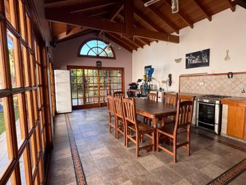 VENTA CASA 3 AMB C/QUINCHO Y PARQUE SANTOS LUGARES