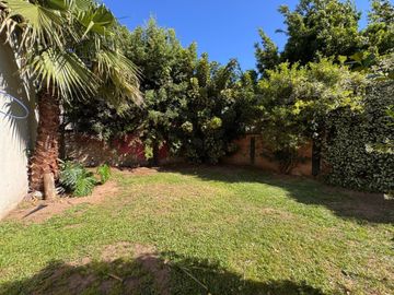 VENTA CASA 3 AMB C/QUINCHO Y PARQUE SANTOS LUGARES