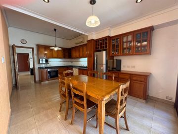 VENTA CASA 3 AMB C/QUINCHO Y PARQUE SANTOS LUGARES