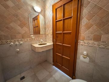 VENTA CASA 3 AMB C/QUINCHO Y PARQUE SANTOS LUGARES