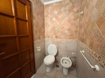 VENTA CASA 3 AMB C/QUINCHO Y PARQUE SANTOS LUGARES