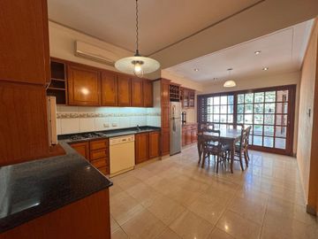 VENTA CASA 3 AMB C/QUINCHO Y PARQUE SANTOS LUGARES