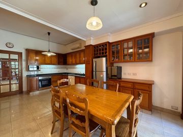 VENTA CASA 3 AMB C/QUINCHO Y PARQUE SANTOS LUGARES