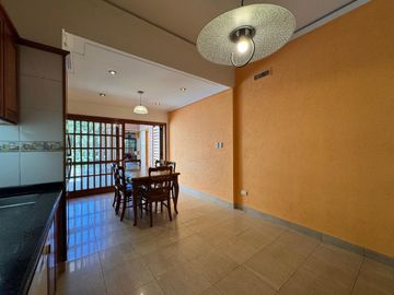 VENTA CASA 3 AMB C/QUINCHO Y PARQUE SANTOS LUGARES