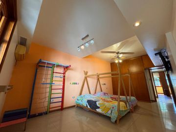 VENTA CASA 3 AMB C/QUINCHO Y PARQUE SANTOS LUGARES