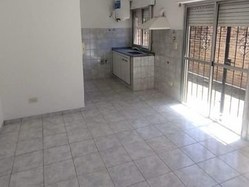 VENTA PH 2 AMB PATIO JOSE C PAZ CENTRO AP. CREDITO