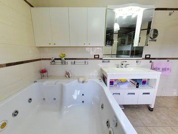 VENTA CASA 3 AMB CASTELAR NORTE JARDIN Y QUINCHO