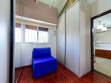 VENTA CASA 3 AMB CASTELAR NORTE JARDIN Y QUINCHO