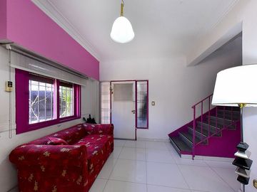 VENTA CASA 3 AMB CASTELAR NORTE JARDIN Y QUINCHO