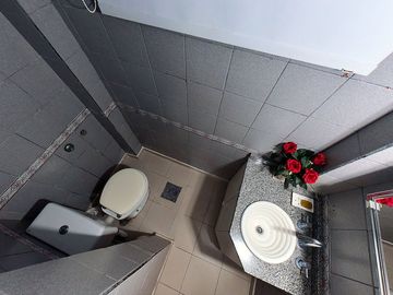 VENTA CASA 3 AMB CASTELAR NORTE JARDIN Y QUINCHO