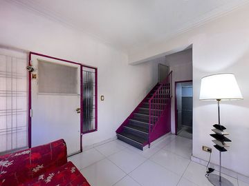 VENTA CASA 3 AMB CASTELAR NORTE JARDIN Y QUINCHO