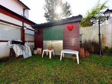 VENTA CASA 3 AMB CASTELAR NORTE JARDIN Y QUINCHO