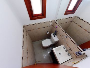 VENTA CASA 3 AMB CASTELAR NORTE JARDIN Y QUINCHO