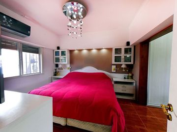 VENTA CASA 3 AMB CASTELAR NORTE JARDIN Y QUINCHO