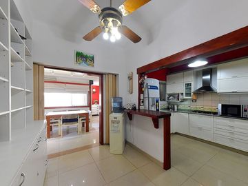 VENTA CASA 3 AMB CASTELAR NORTE JARDIN Y QUINCHO