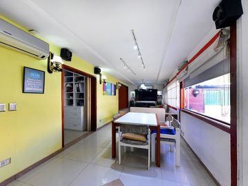 VENTA CASA 3 AMB CASTELAR NORTE JARDIN Y QUINCHO