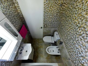 VENTA CASA 3 AMB CASTELAR NORTE JARDIN Y QUINCHO