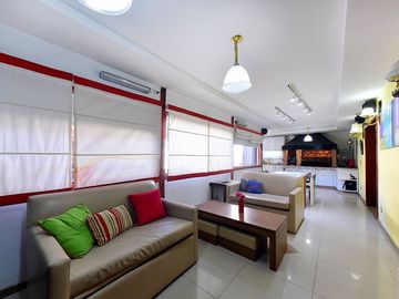 VENTA CASA 3 AMB CASTELAR NORTE JARDIN Y QUINCHO