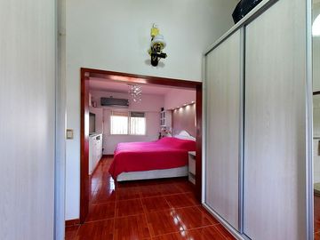 VENTA CASA 3 AMB CASTELAR NORTE JARDIN Y QUINCHO