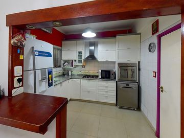 VENTA CASA 3 AMB CASTELAR NORTE JARDIN Y QUINCHO
