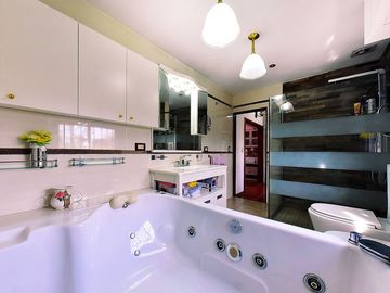 VENTA CASA 3 AMB CASTELAR NORTE JARDIN Y QUINCHO