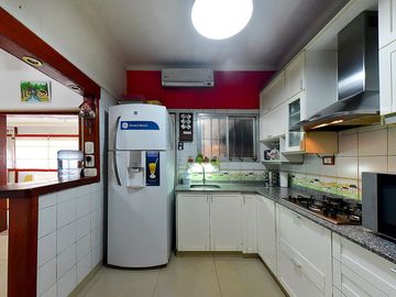 VENTA CASA 3 AMB CASTELAR NORTE JARDIN Y QUINCHO