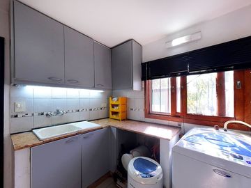 VENTA CASA 3 AMB CASTELAR NORTE JARDIN Y QUINCHO