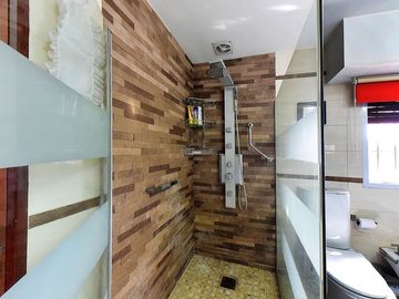 VENTA CASA 3 AMB CASTELAR NORTE JARDIN Y QUINCHO