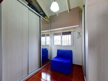 VENTA CASA 3 AMB CASTELAR NORTE JARDIN Y QUINCHO