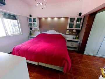 VENTA CASA 3 AMB CASTELAR NORTE JARDIN Y QUINCHO