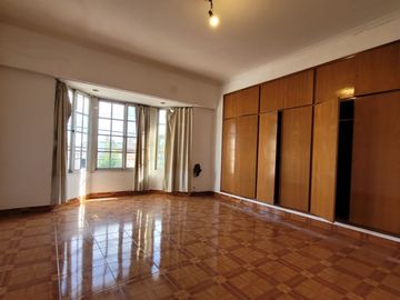 VENTA EN BLOCK DEPTO 5 AMB + GALPON LANUS OESTE