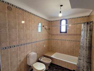 VENTA EN BLOCK DEPTO 5 AMB + GALPON LANUS OESTE