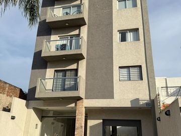 DEPTO 2 AMB CON COCHERA EN LANUS OSTE