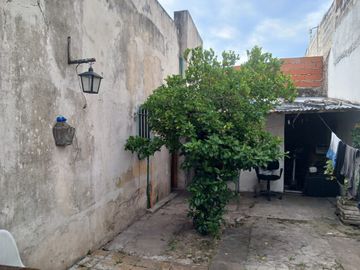 CASA EN VENTA CON LOCAL A REFACCIONAR - SAN MARTIN