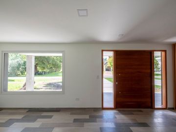 Venta casa San Diego Country Club PERMUTA FINANCIA