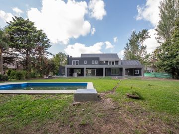 Venta casa San Diego Country Club PERMUTA FINANCIA