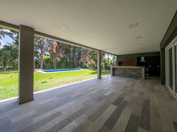 Venta casa San Diego Country Club PERMUTA FINANCIA